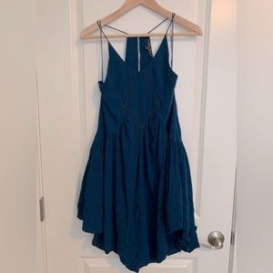 Romeo & Juliet Couture Blue Strapped Zip-Up Dress in M